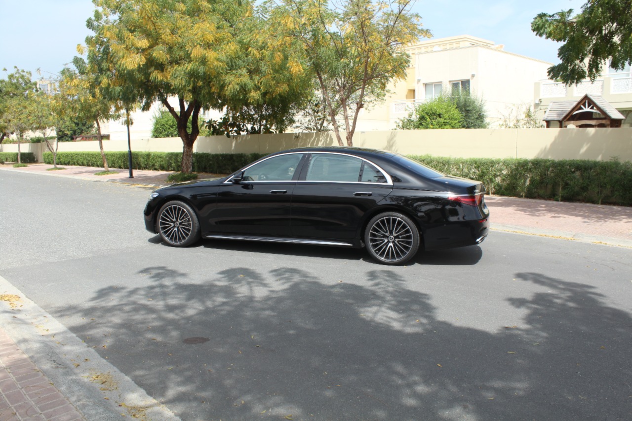 louer MERCEDES BENZ S500 BLACK 2022 à Dubaï