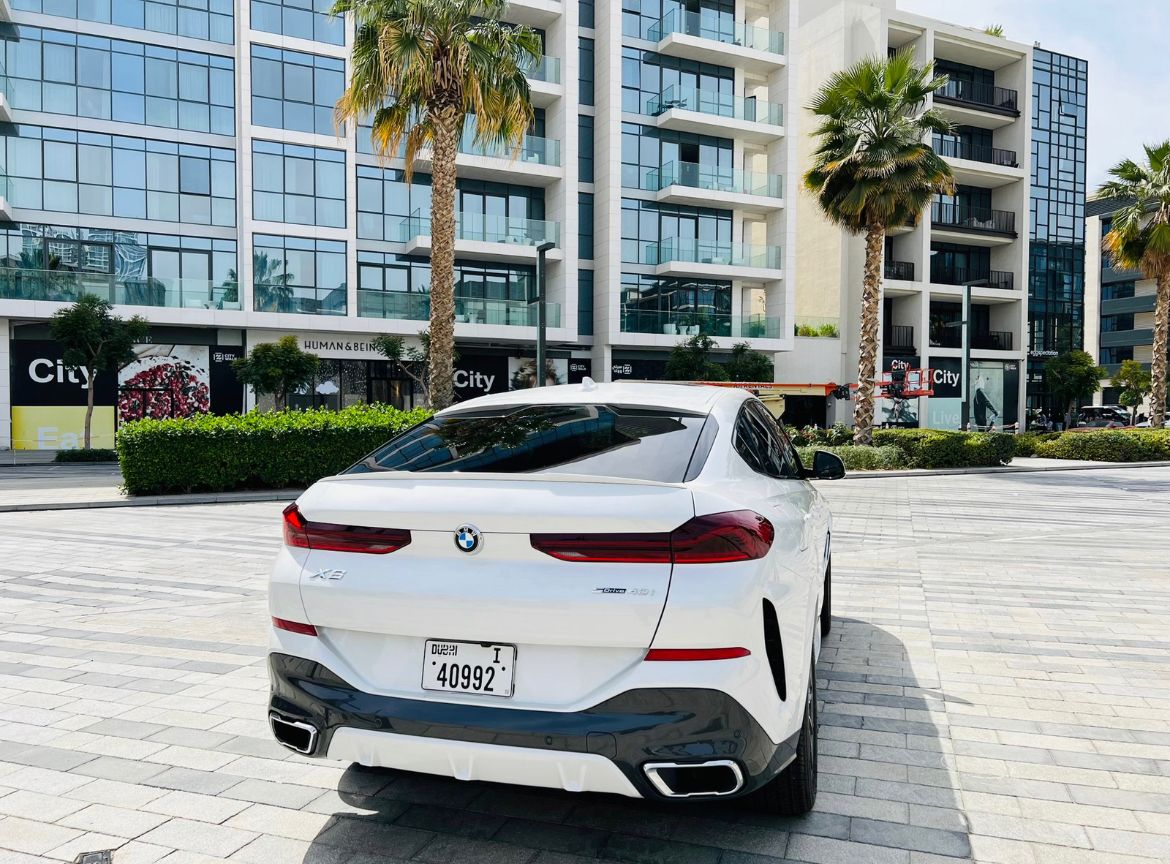 louer BMW X6 WHITE 2021 à Dubaï
