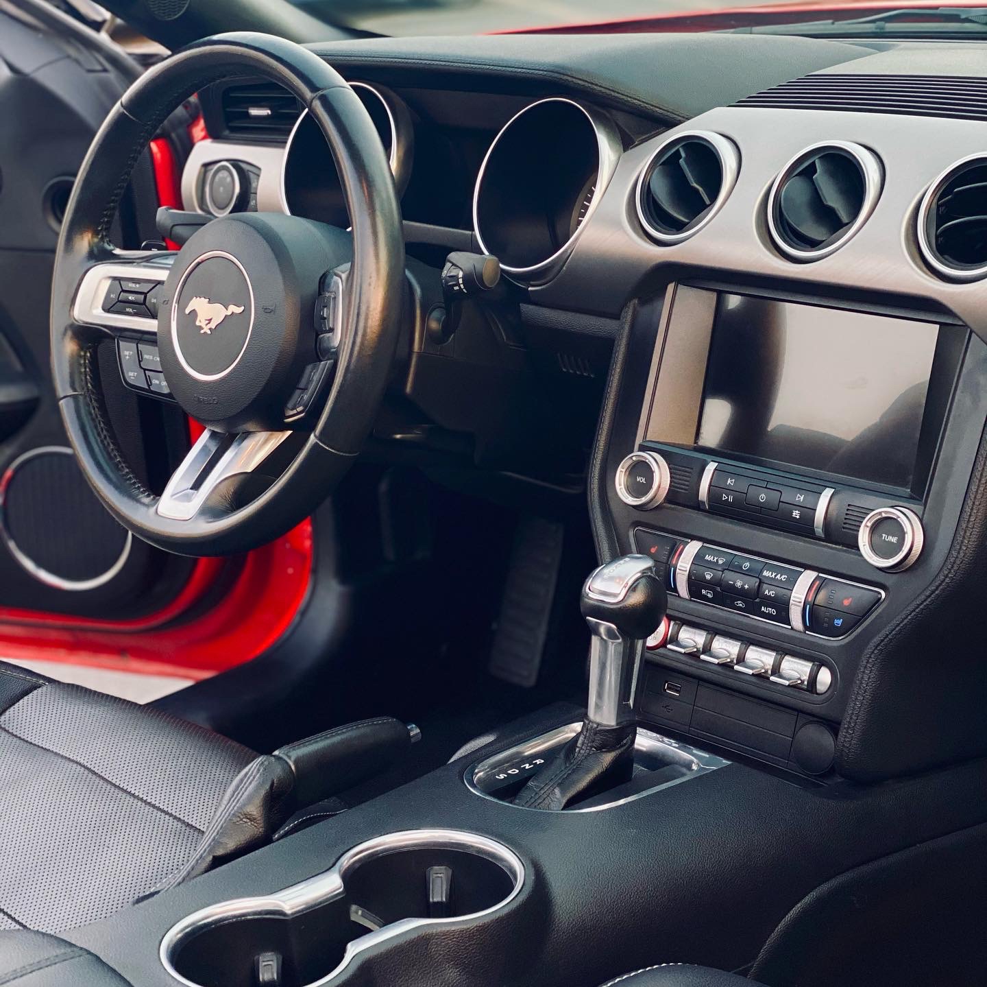 louer Ford Mustang  RED 2021 à Dubaï