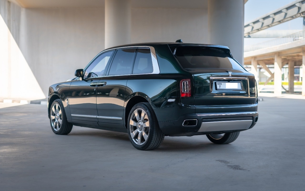 louer Rolls Royce Cullinan GREEN 2022 à Dubaï