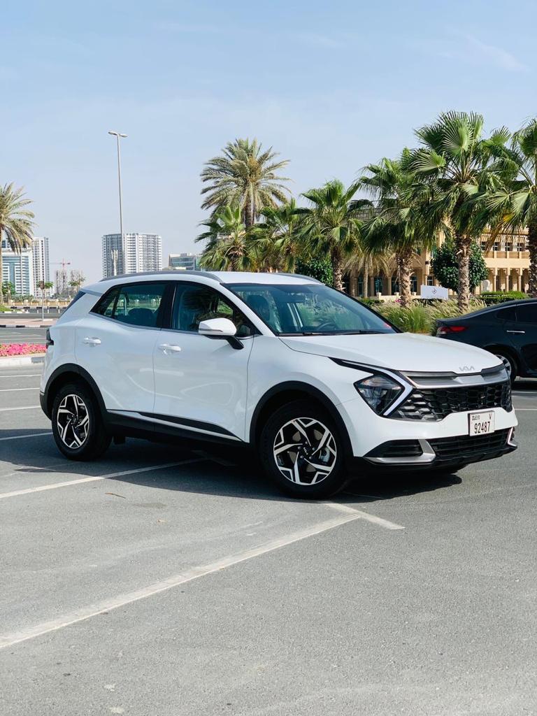 louer KIA SPORTAGE 2023 WHITE 2023 à Dubaï