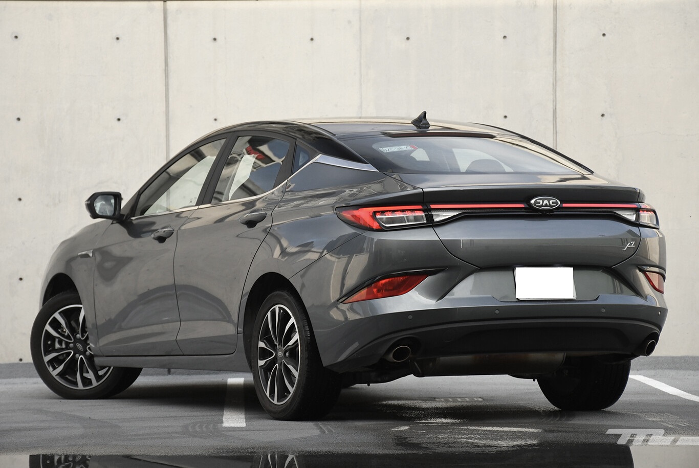 louer JAC J7 FULL OPTION GREY 2023 à Dubaï