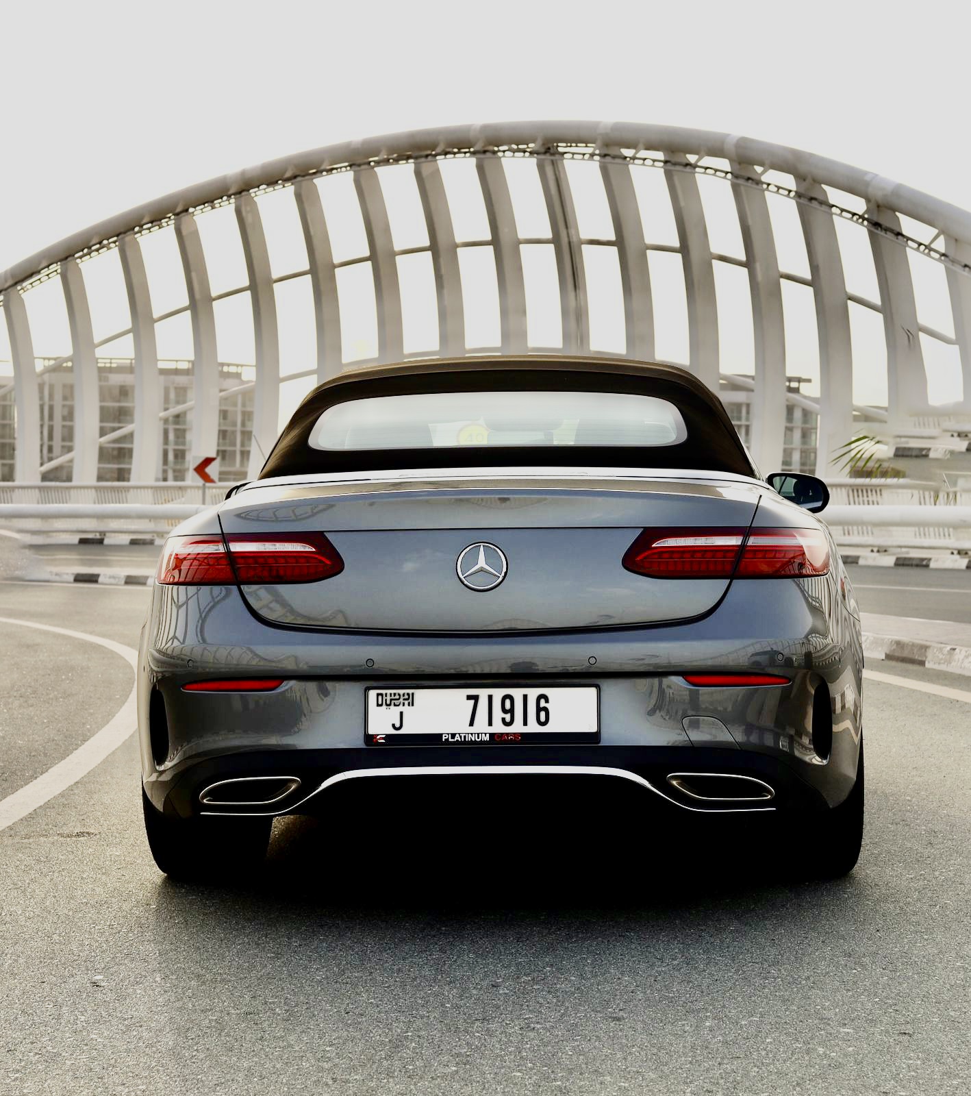 louer MERCEDES E CLASS GREY 2023 à Dubaï