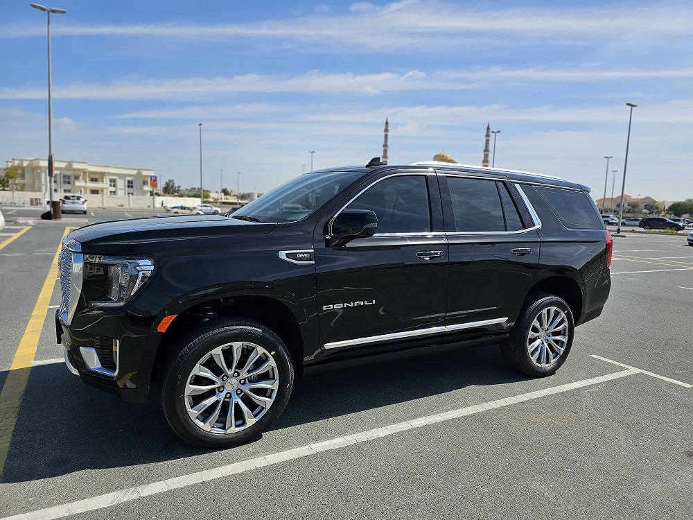 louer 2023 GMC Yukon Denali BLACK 2023 à Dubaï