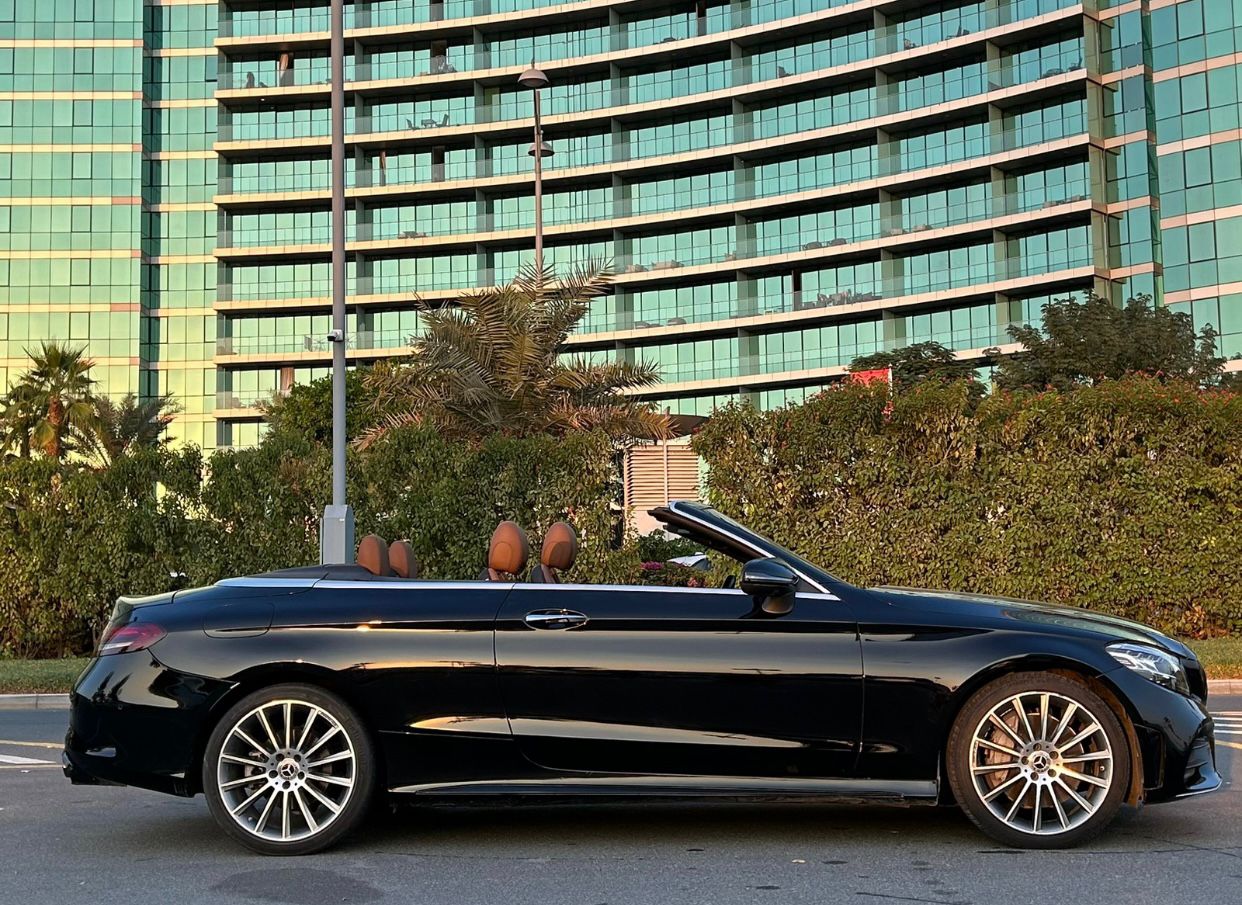 louer Mercedes Benz C300 Convertible RED 2021 à Dubaï