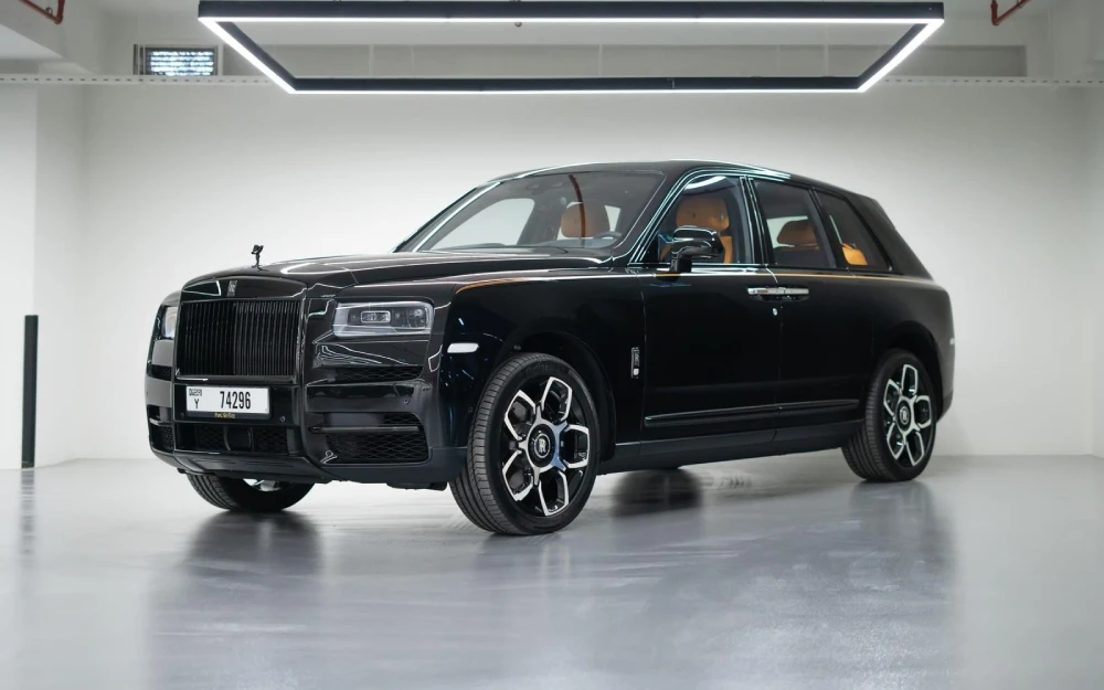 арендовать Rolls Royce Cullinan Black Badge BLACK 2023 в Дубае