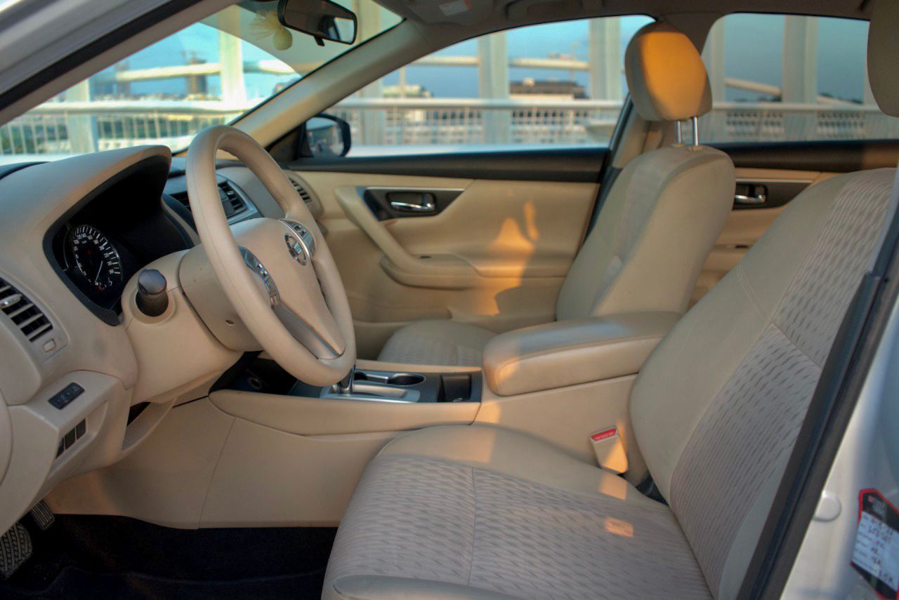 louer Nissan Altima  2017 à Dubaï