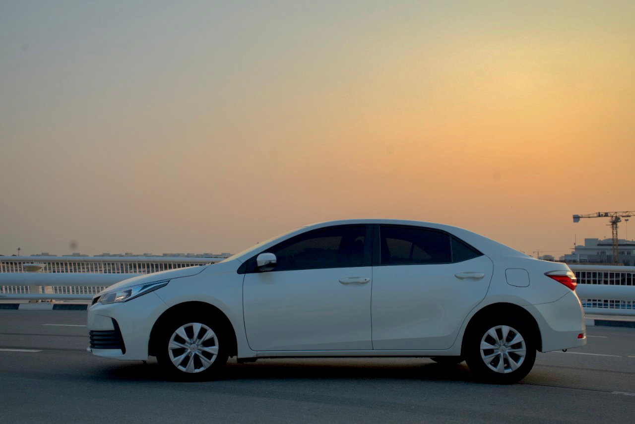 louer Toyota Corolla WHITE 2018 à Dubaï
