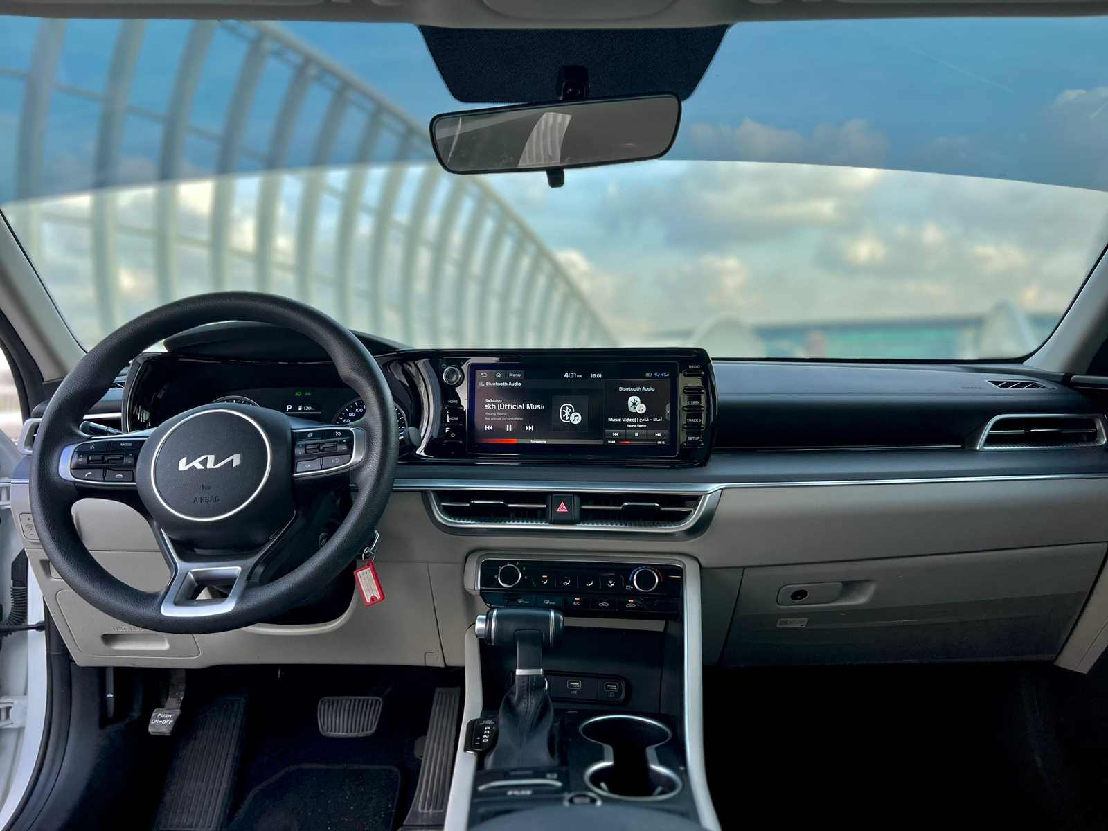 louer Kia K5 WHITE 2022 à Dubaï