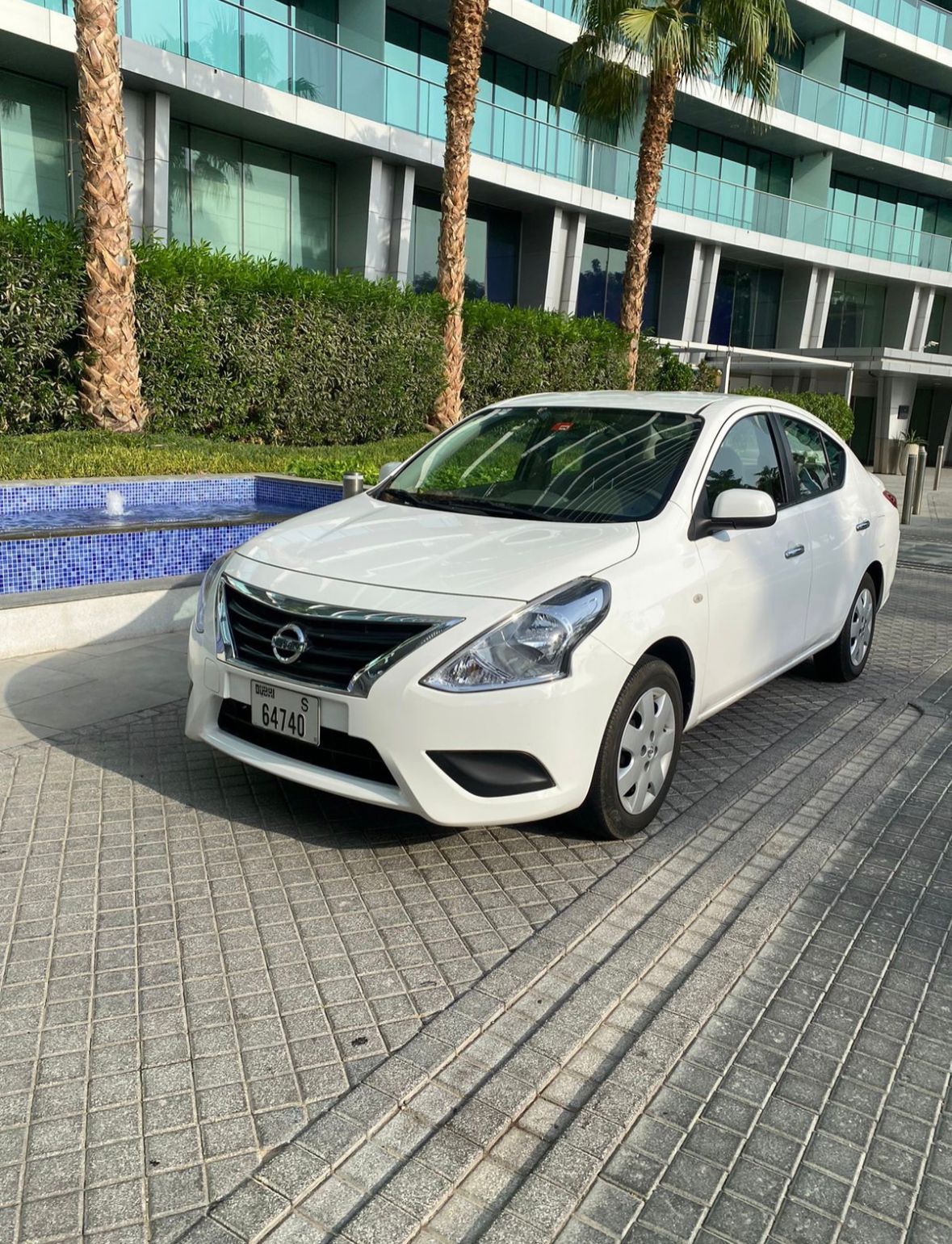 louer NISSAN SUNNY WHITE 2021 à Dubaï