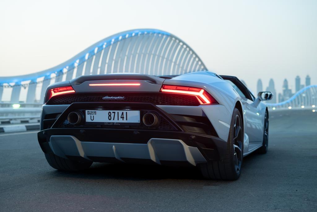 louer Lamborghini Huracan Evo Spyder WHITE 2023 à Dubaï