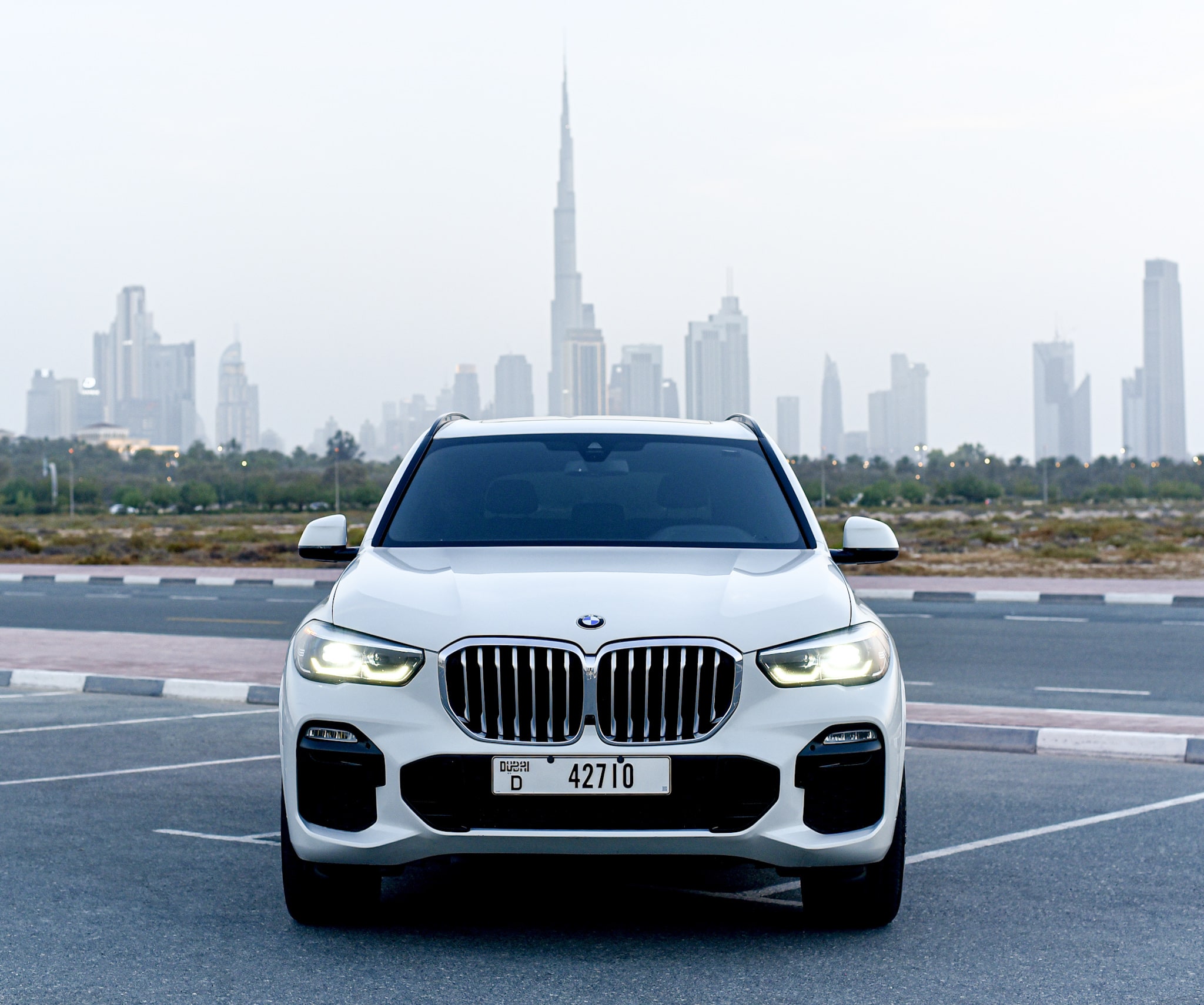 louer BMW X5 WHITE 2019 à Dubaï