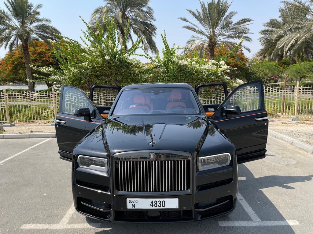 арендовать Rolls Royce Cullinan BLACK 2022 в Дубае