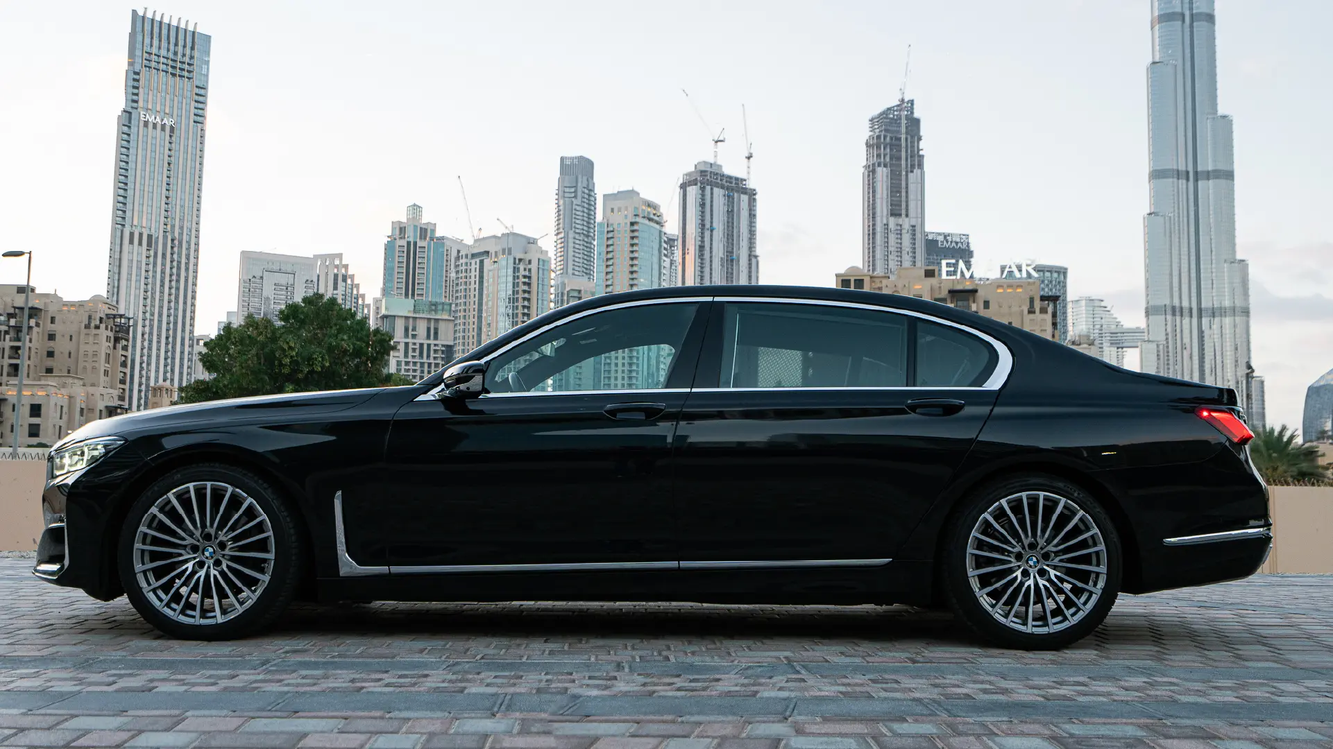 louer BMW 7 Series BLACK 2021 à Dubaï