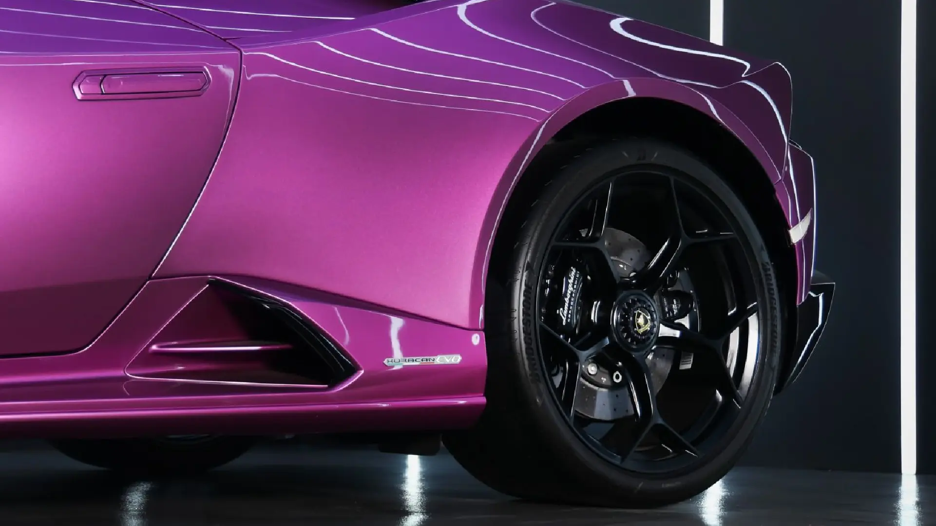 louer Lamborghini Huracan Evo Spyder Purple PURPLE 2023 à Dubaï