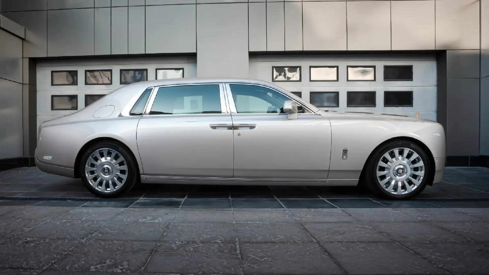 louer Rolls-Royce Phantom GOLDEN 2022 à Dubaï