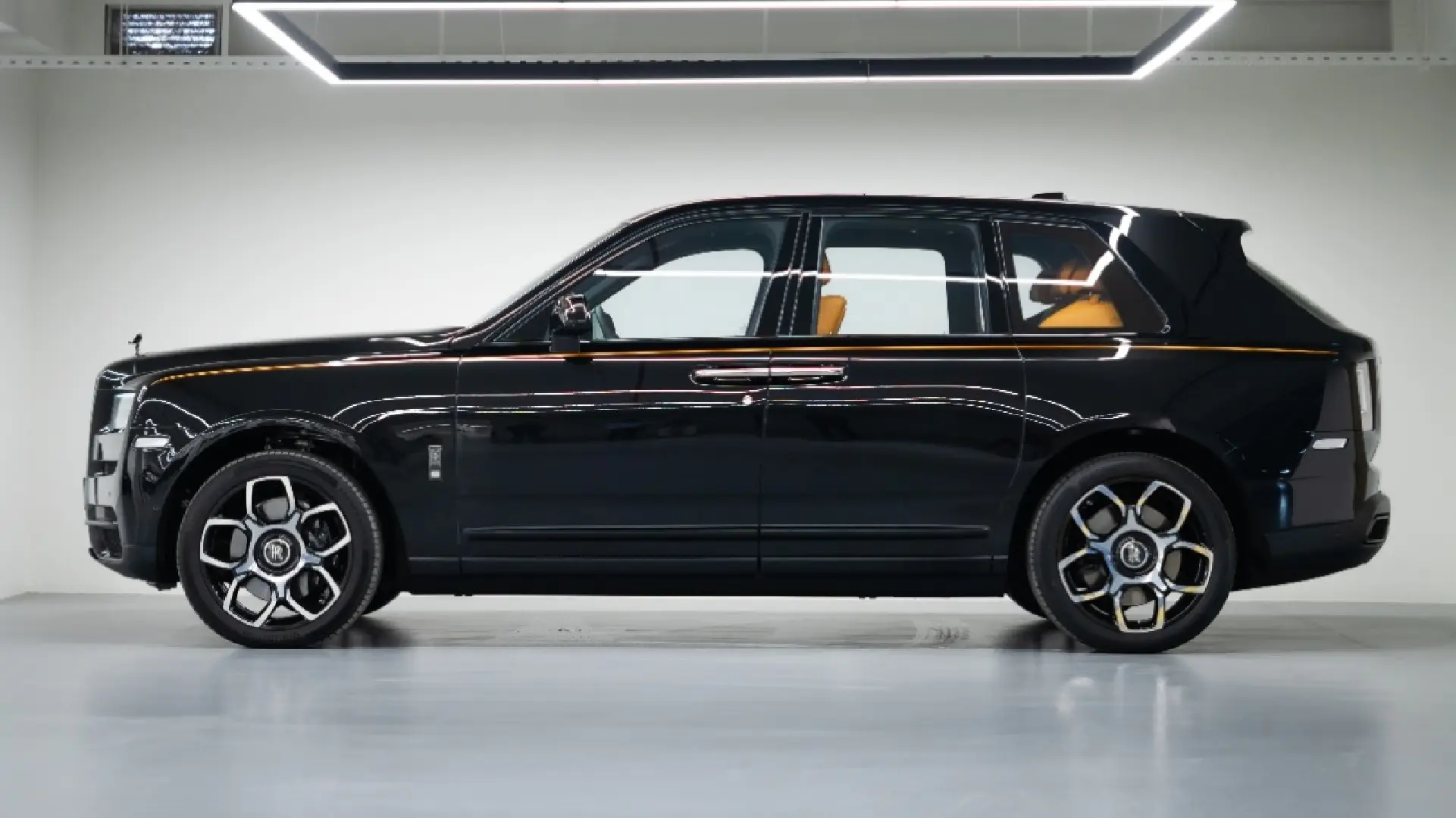 louer Rolls-Royce Cullinan Black Badge BLACK 2022 à Dubaï