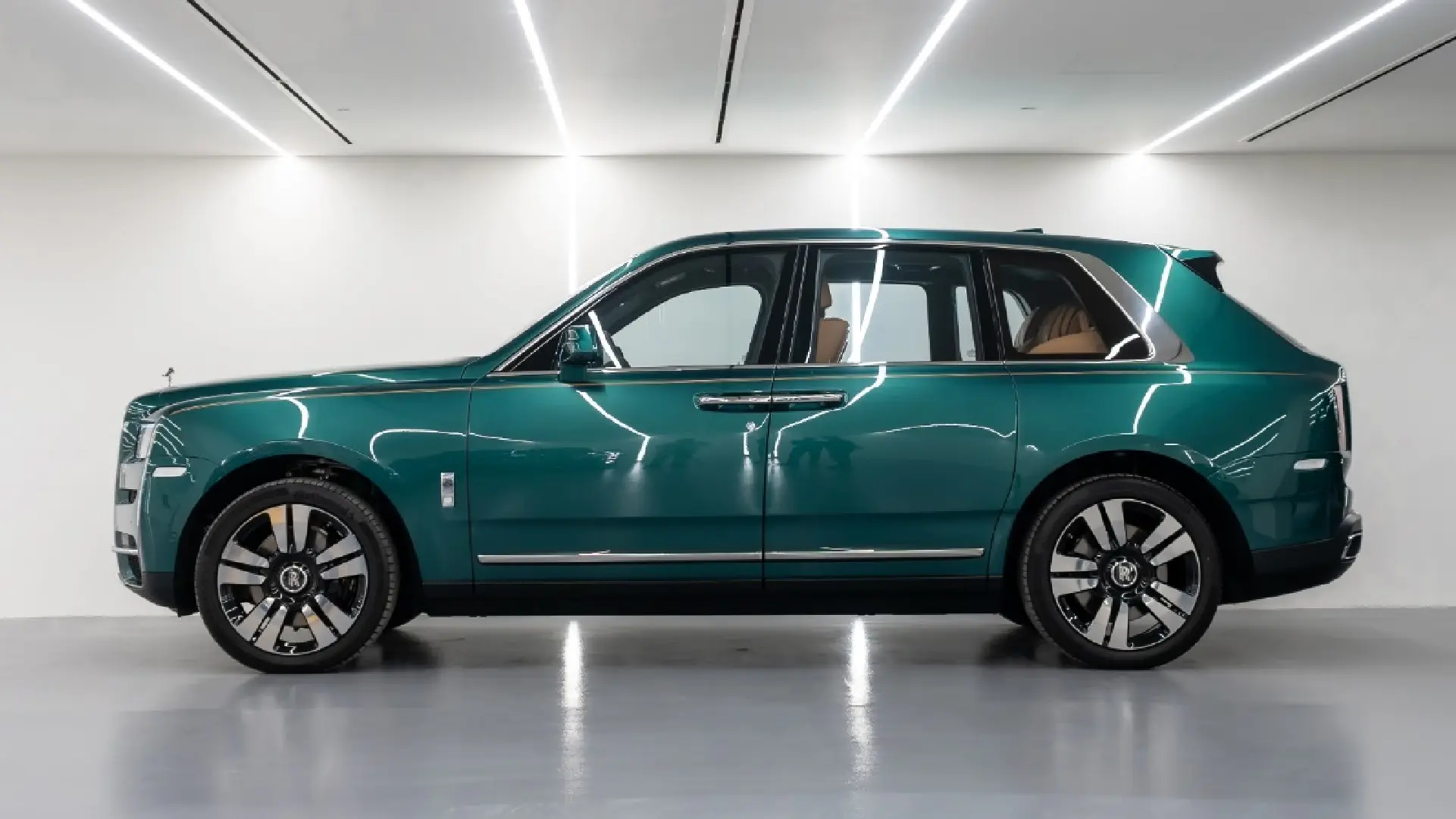 louer Rolls-Royce Cullinan GREEN 2022 à Dubaï