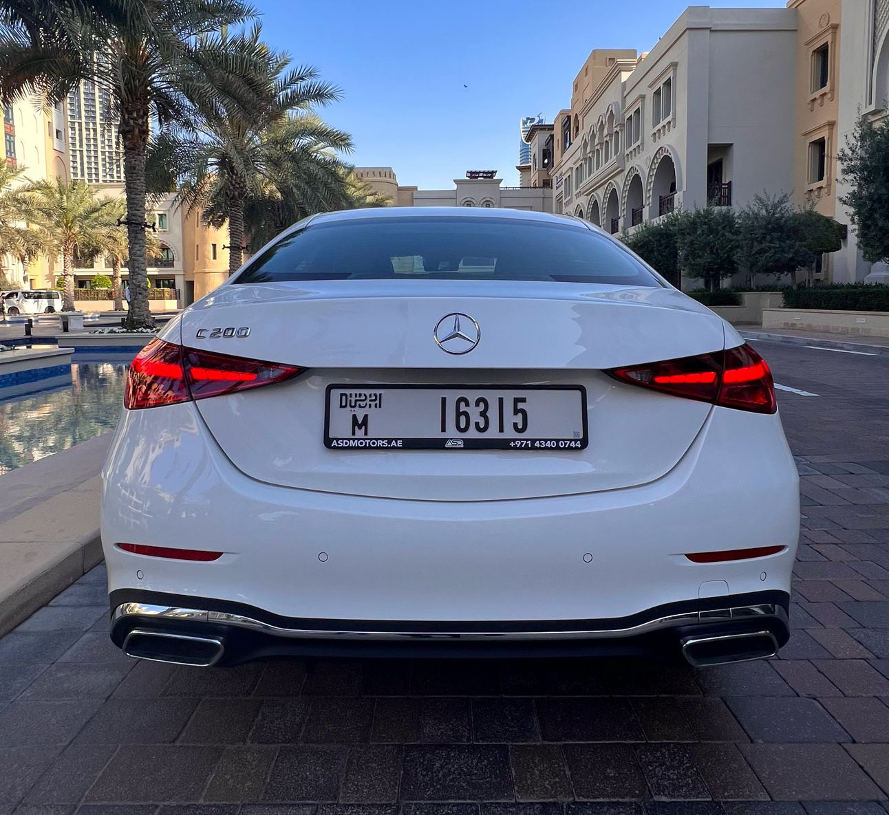 louer Mercedes Benz C200 White  2023 à Dubaï