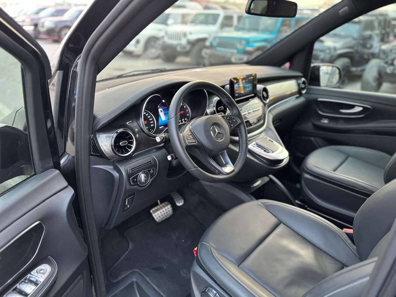 louer Mercedes Benz Vito 250 Black  2023 à Dubaï