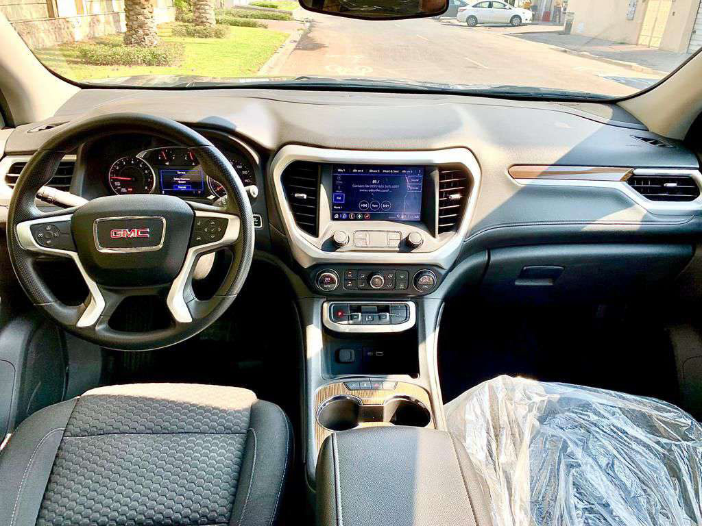 louer GMC Acadia Grey  2022 à Dubaï