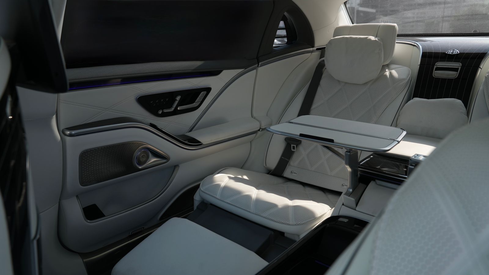 louer Mercedes Benz Maybach S680  2024 à Dubaï