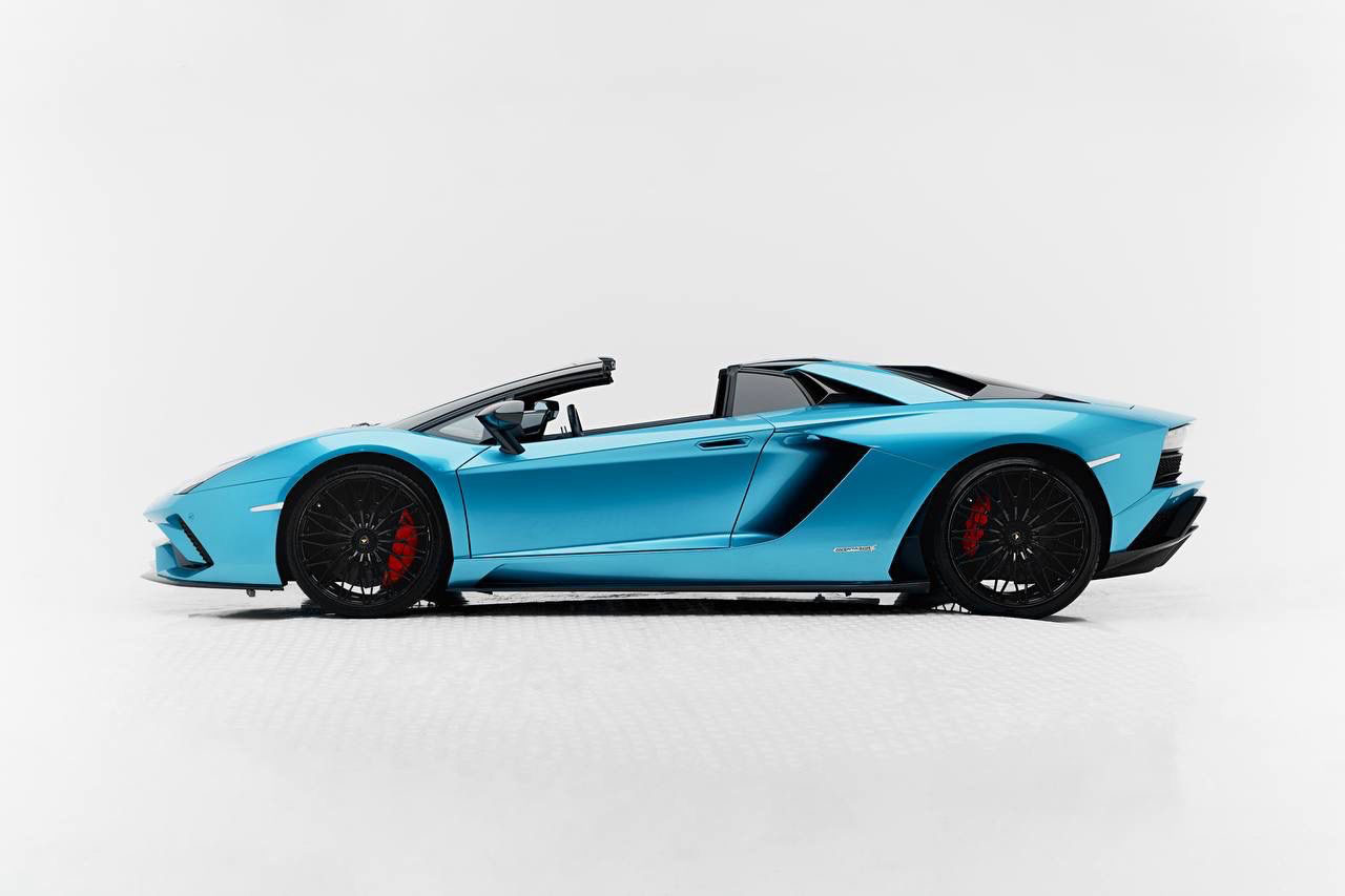 louer Lamborghini Aventador S Roadster Blue  2023 à Dubaï