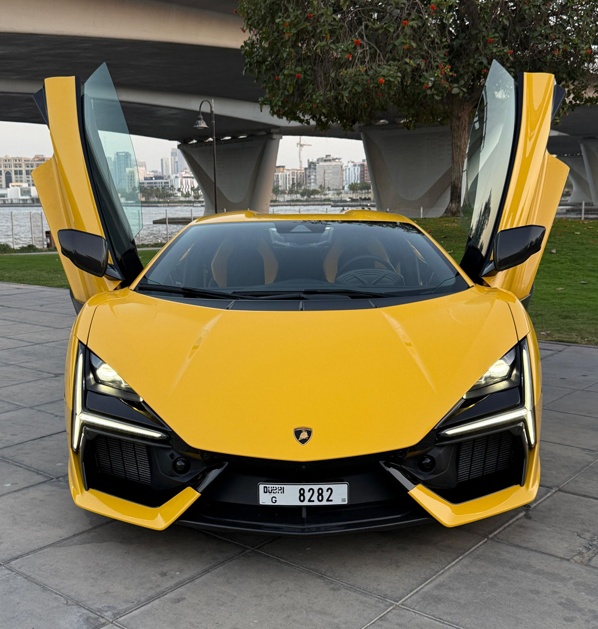 louer Lamborghini Revuelto V12 Yellow  2024 à Dubaï