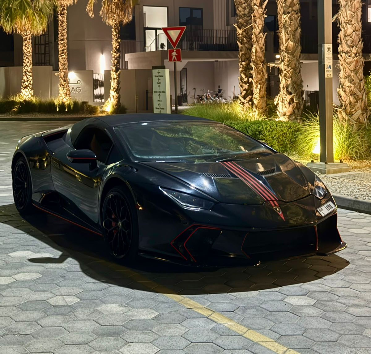 louer Lamborghini Huracan EVO Black Best Price  2022 à Dubaï