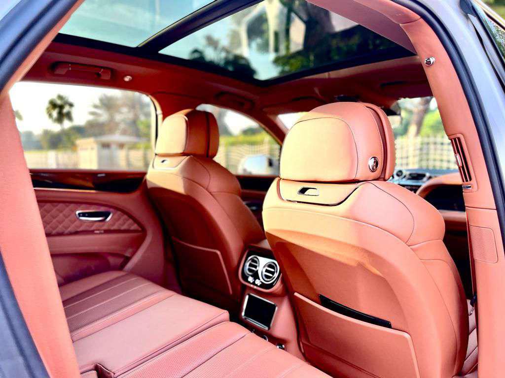 louer Bentley Bentayga White No Deposit  2022 à Dubaï