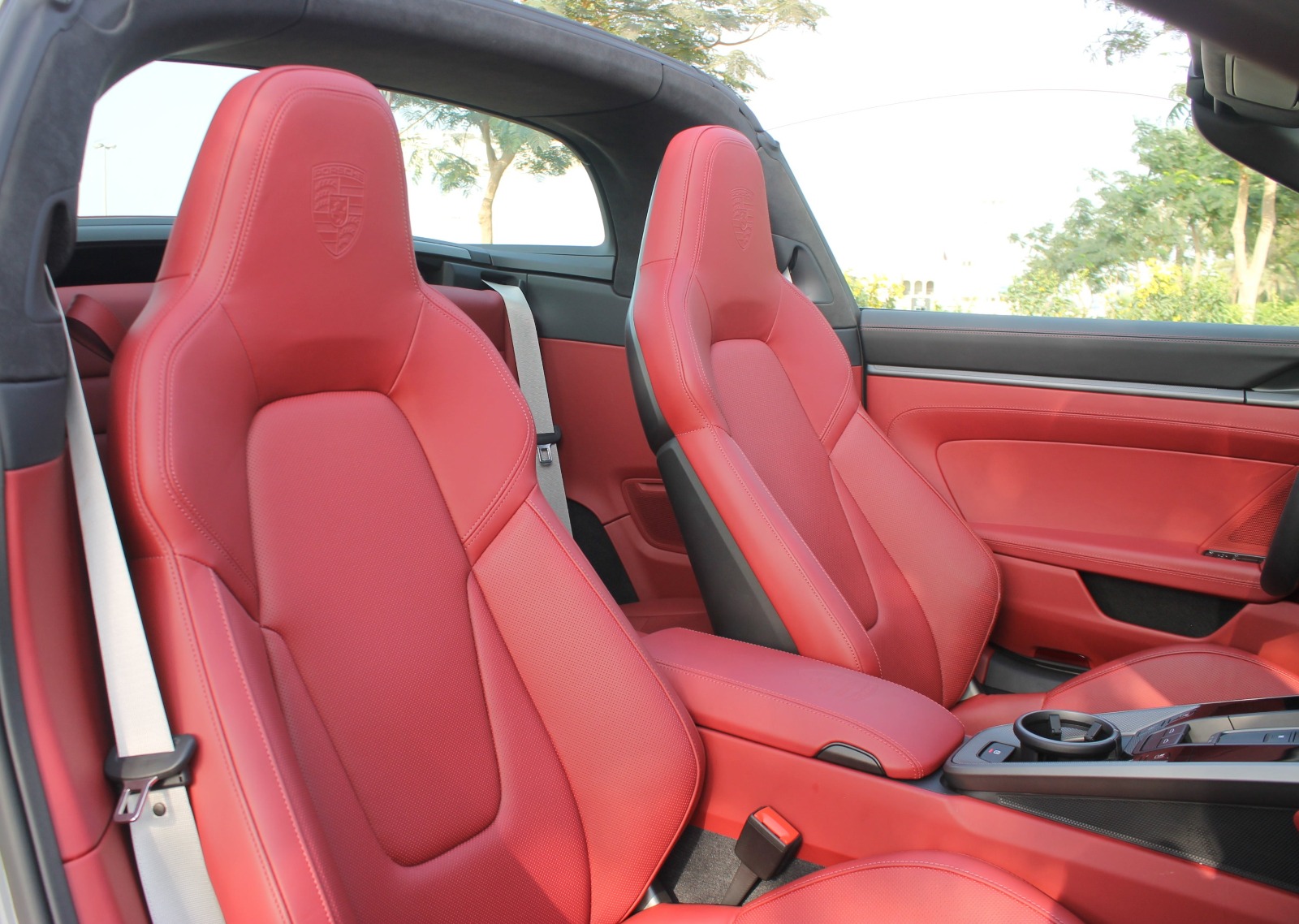 louer Porsche 911 Targa 4 GTS Spyder Grey  2024 à Dubaï