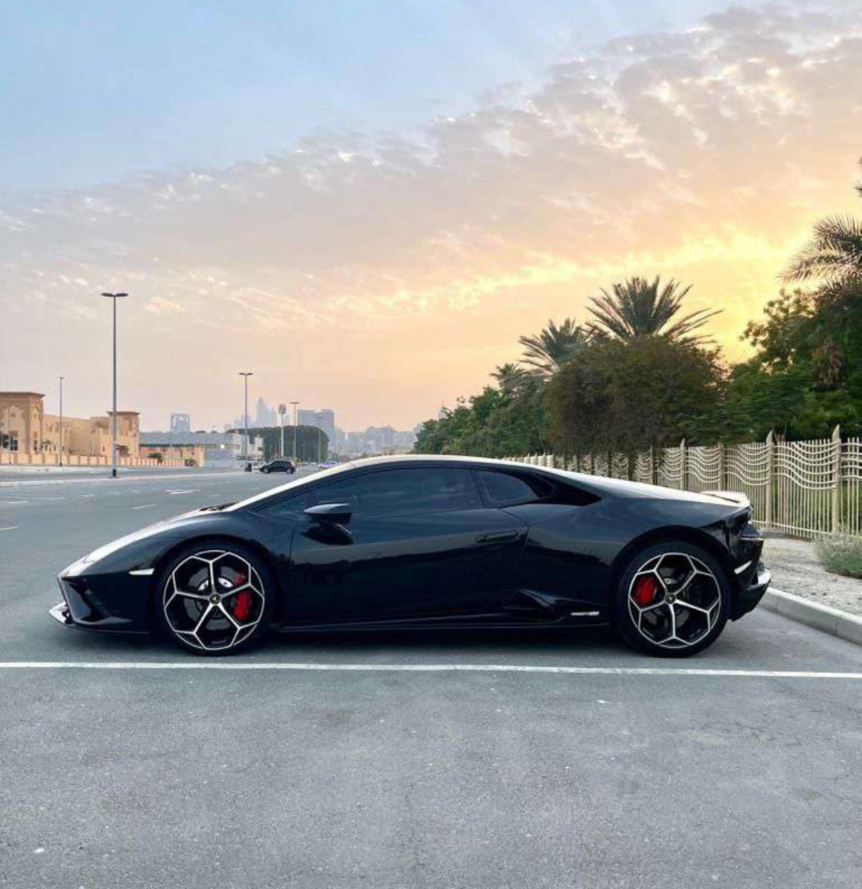louer Lamborghini Evo coupe black free delivery   2022 à Dubaï