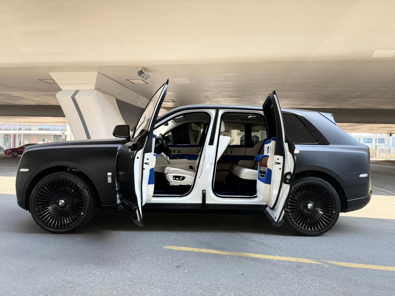 арендовать Rolls Royce Cullinan Grey Best Price  2022 в Дубае