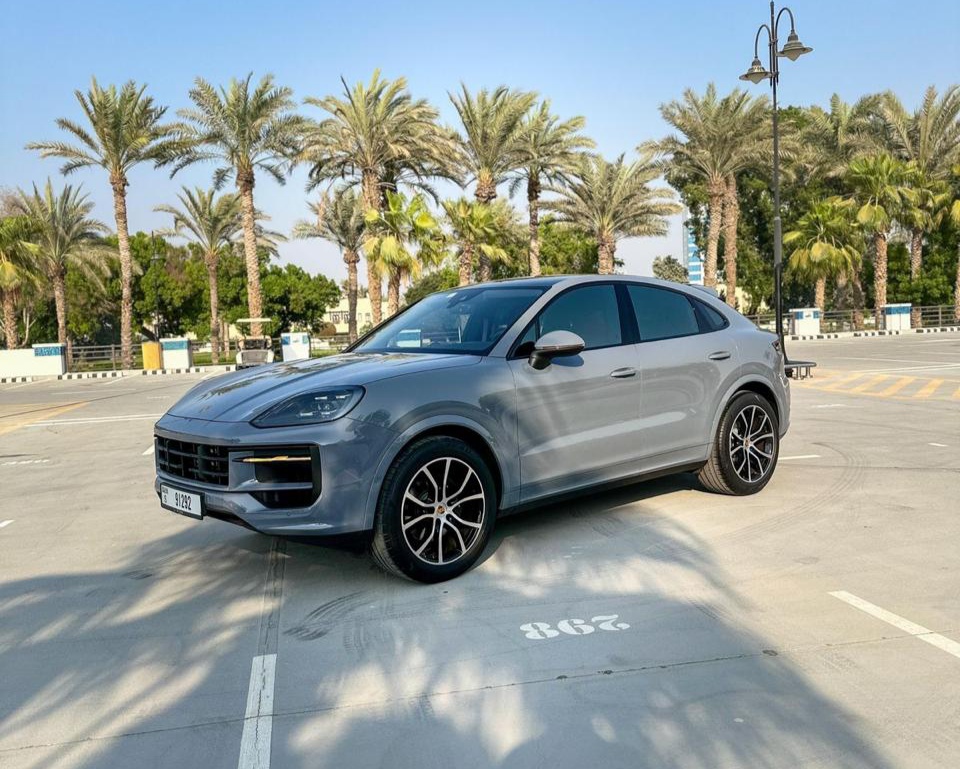 louer Porsche cayenne grey without deposit  2024 à Dubaï