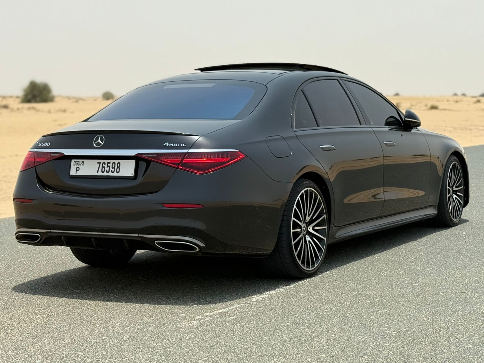 louer Mercedes S580 business edition black  2023 à Dubaï