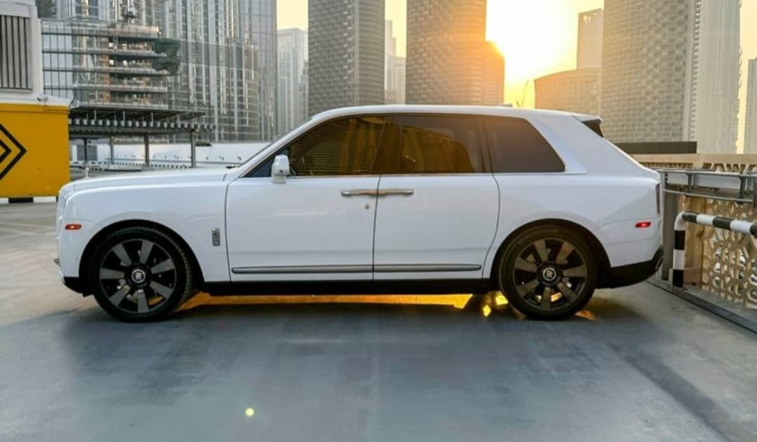 арендовать Rolls-Royce Cullinan V12 White - Red  2024 в Дубае