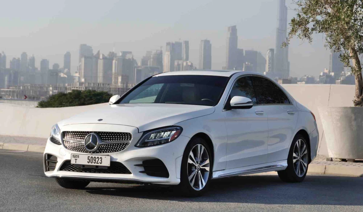 Mercedes Benz C300 WHITE 2020 location dubaï